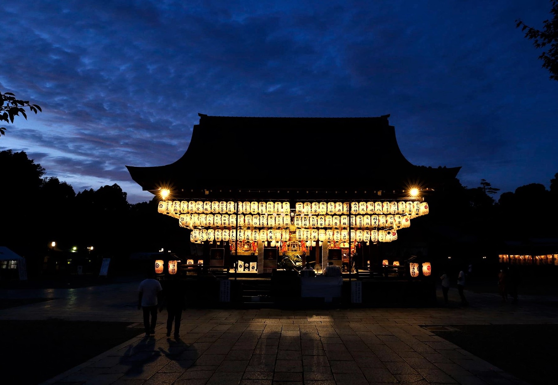 夜明けを待つ神輿