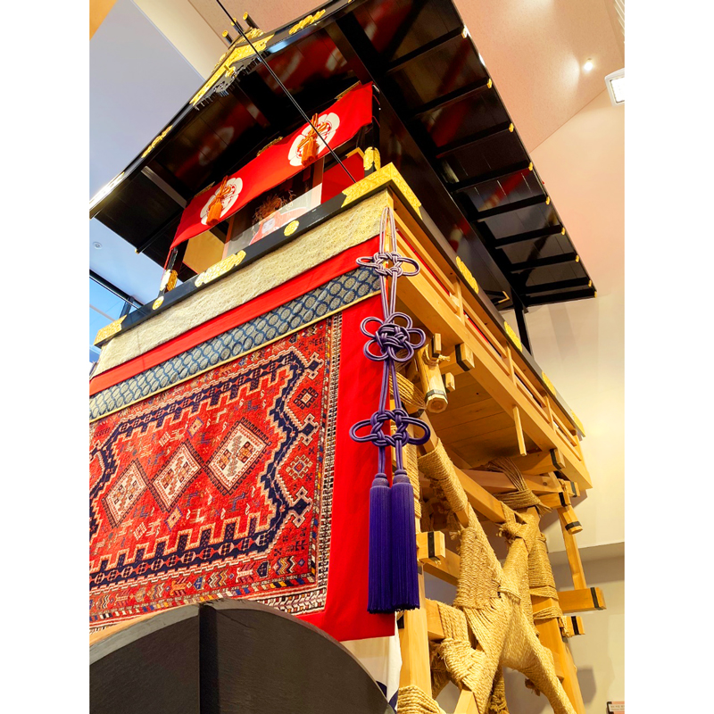 漢字ミュージアムの中に祇園祭の鉾に飾り紐が使用されています