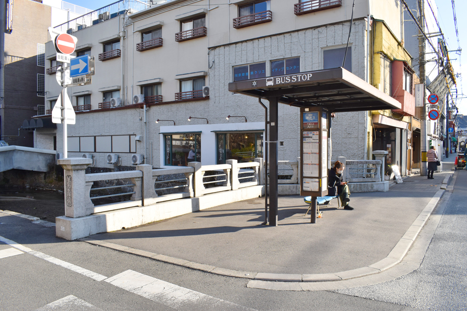 写真2：バス停もある菊屋橋