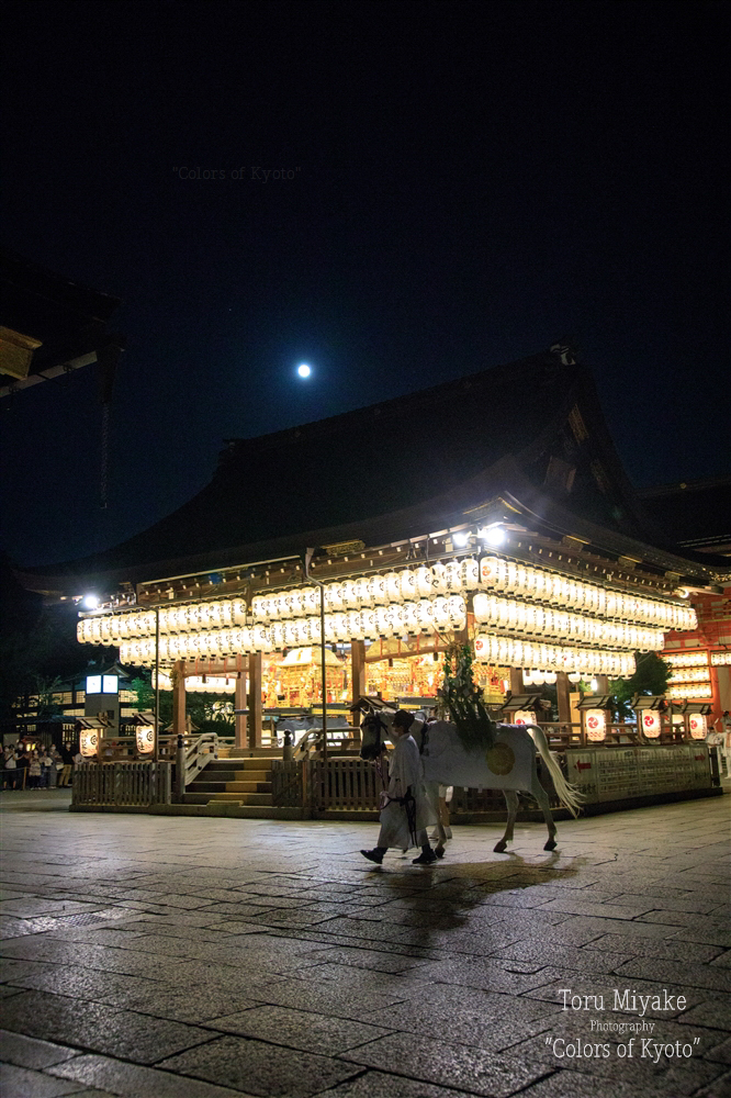 令和3年の御神霊渡御祭後の神馬と満月