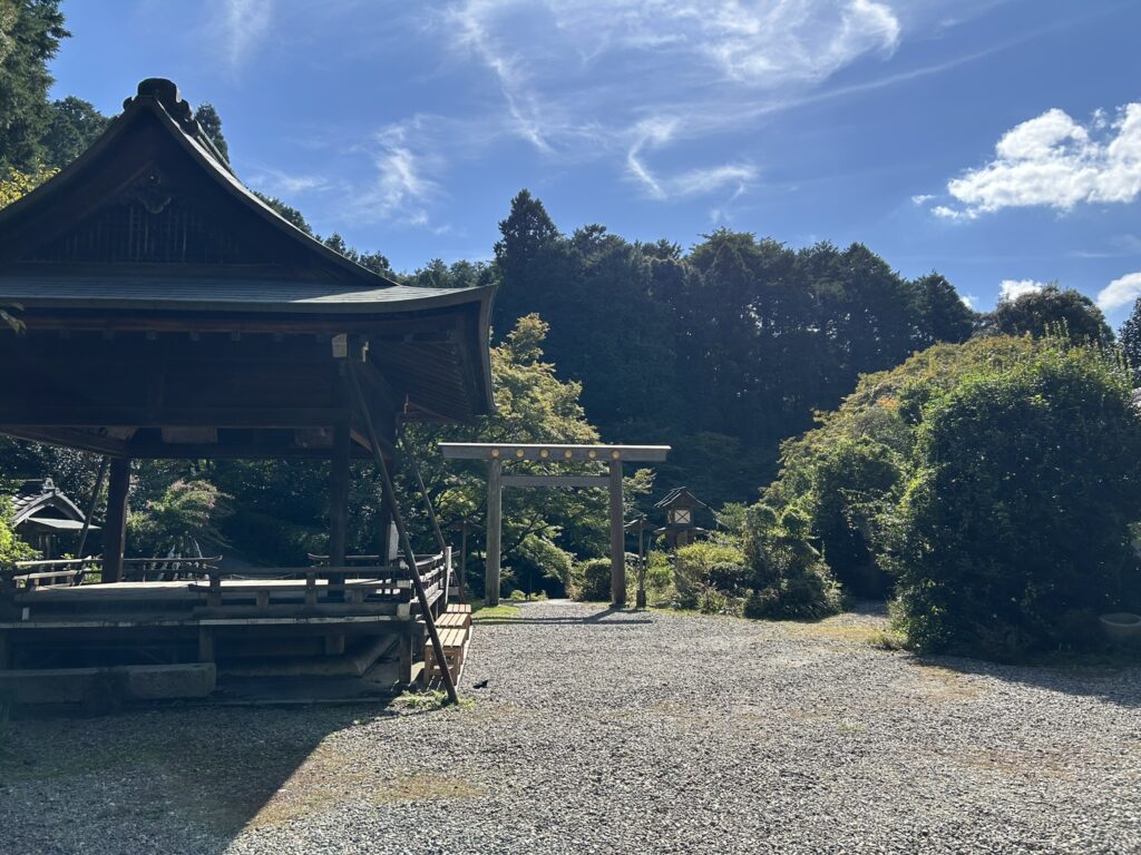 日向大神宮の境内