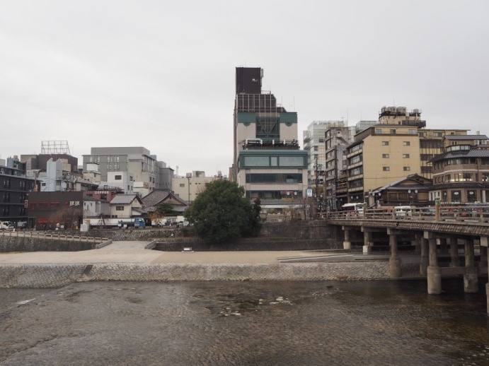 三条大橋西南の現在の河原