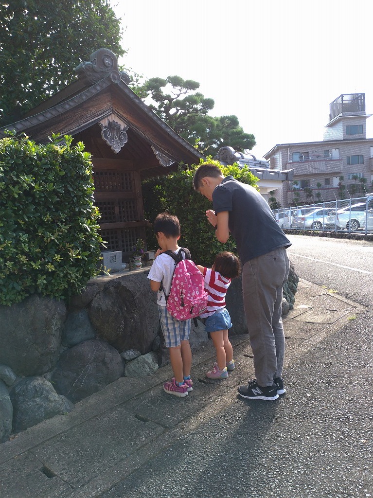 地蔵盆も済んだ９月のある朝