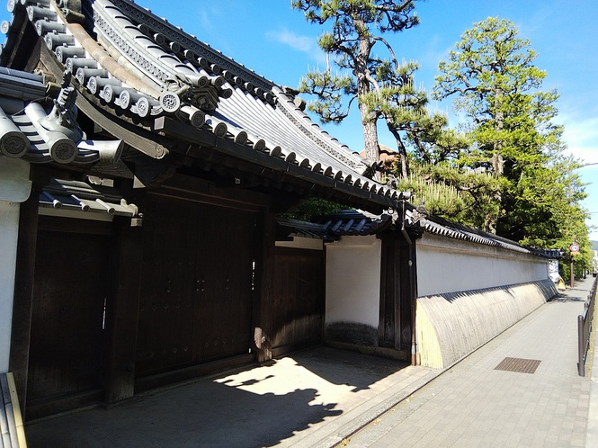 冷泉家邸宅。現存する最古の公家住宅。 冷泉流歌道を伝承している。