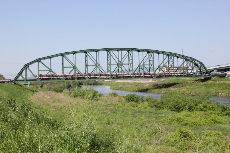 東側から見た澱川鉄橋