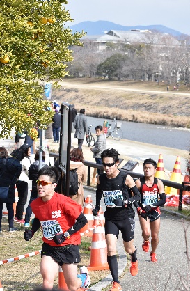 丸太町橋の袂