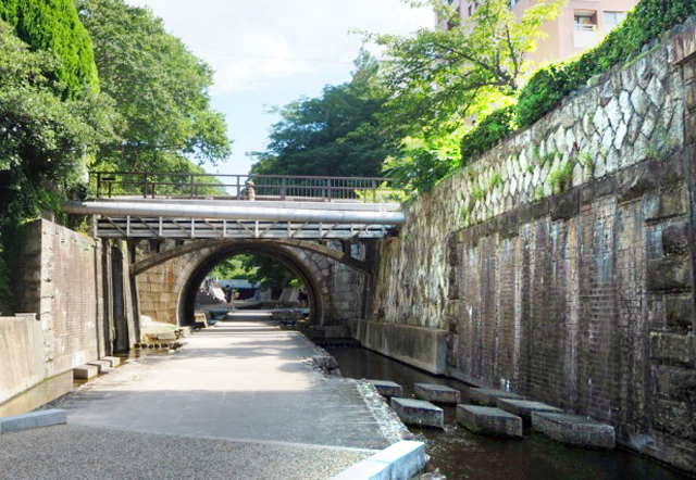 堀川中立売りにかかる「堀川第一橋」