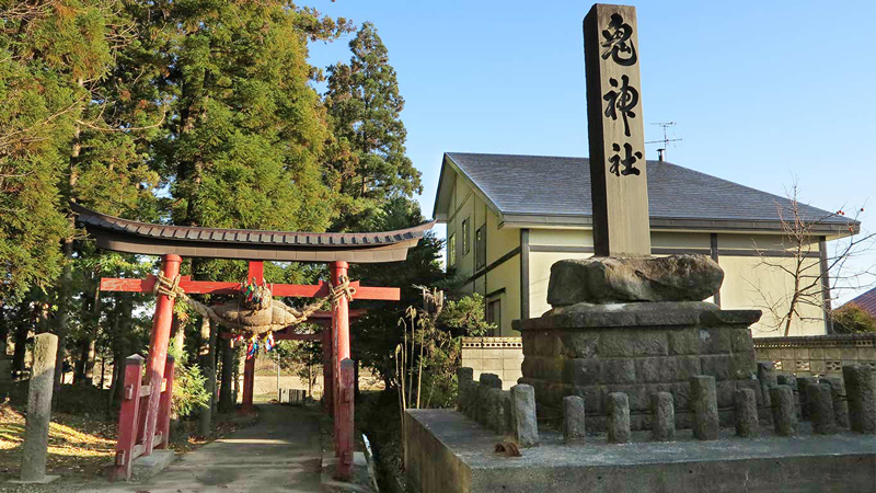 鬼神社石柱