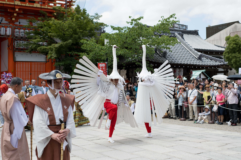 ▲八坂神社で奉納された津和野鷺舞