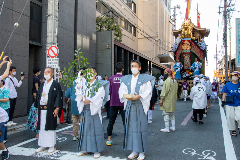 山鉾　拝礼巡行の様子