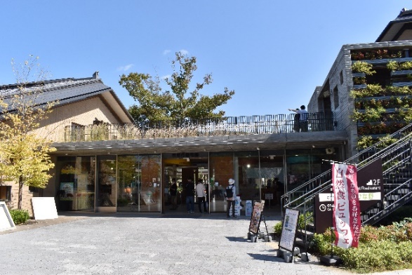 動物園正面エントランス