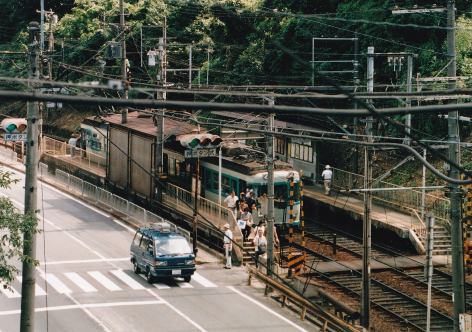 蹴上からも山科からも上り切ったところに九条山駅があった