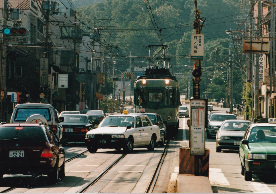 安全地帯だけの駅だった日ノ岡駅