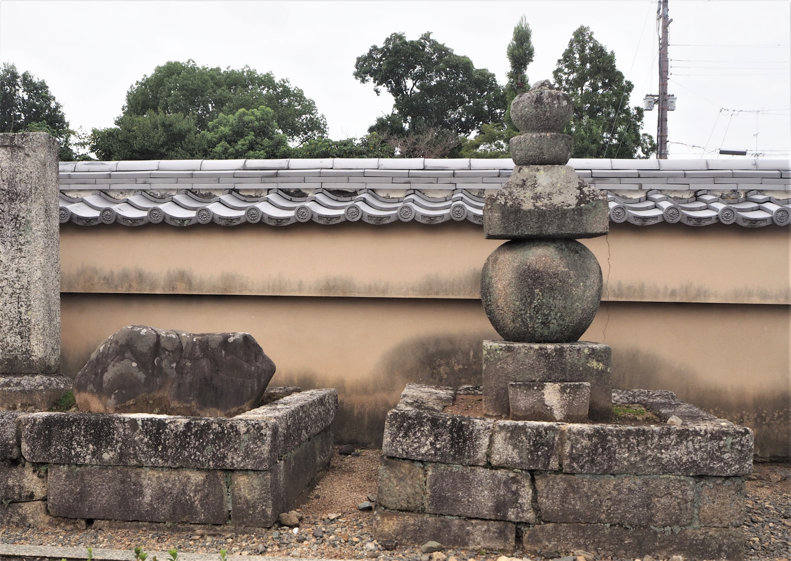 左　側室お鍋の方　右　正室帰蝶（濃姫）