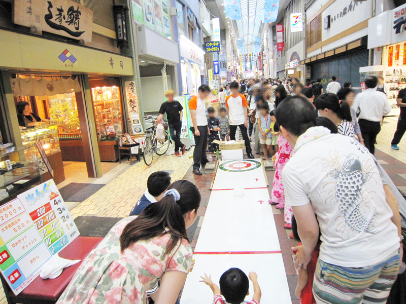 コロナ前の「夏の夜市」イベントのようす