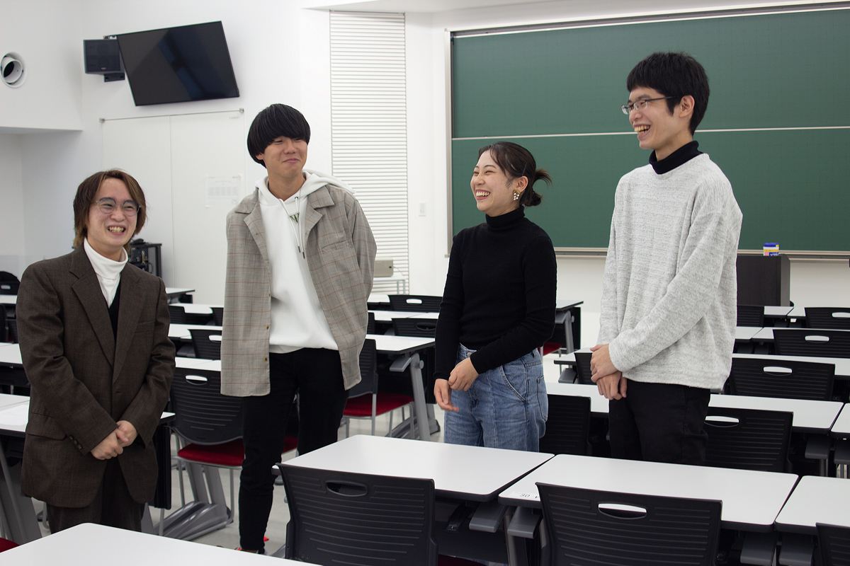 左から　大江さん　山本さん　木田さん　古林さん