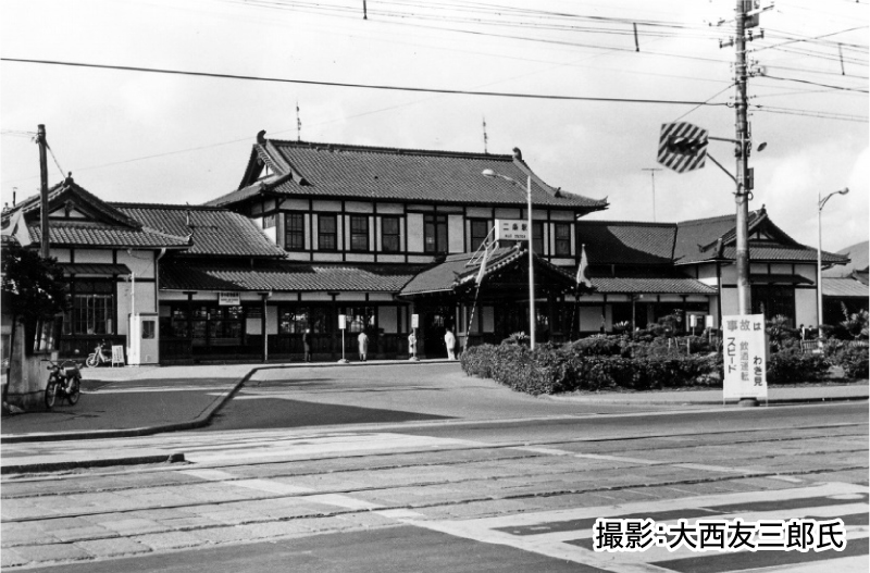 明治37年から千本通りに面して堂々と建っていた二条駅