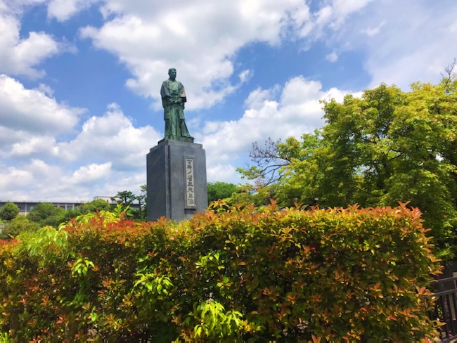 牧野省三の銅像